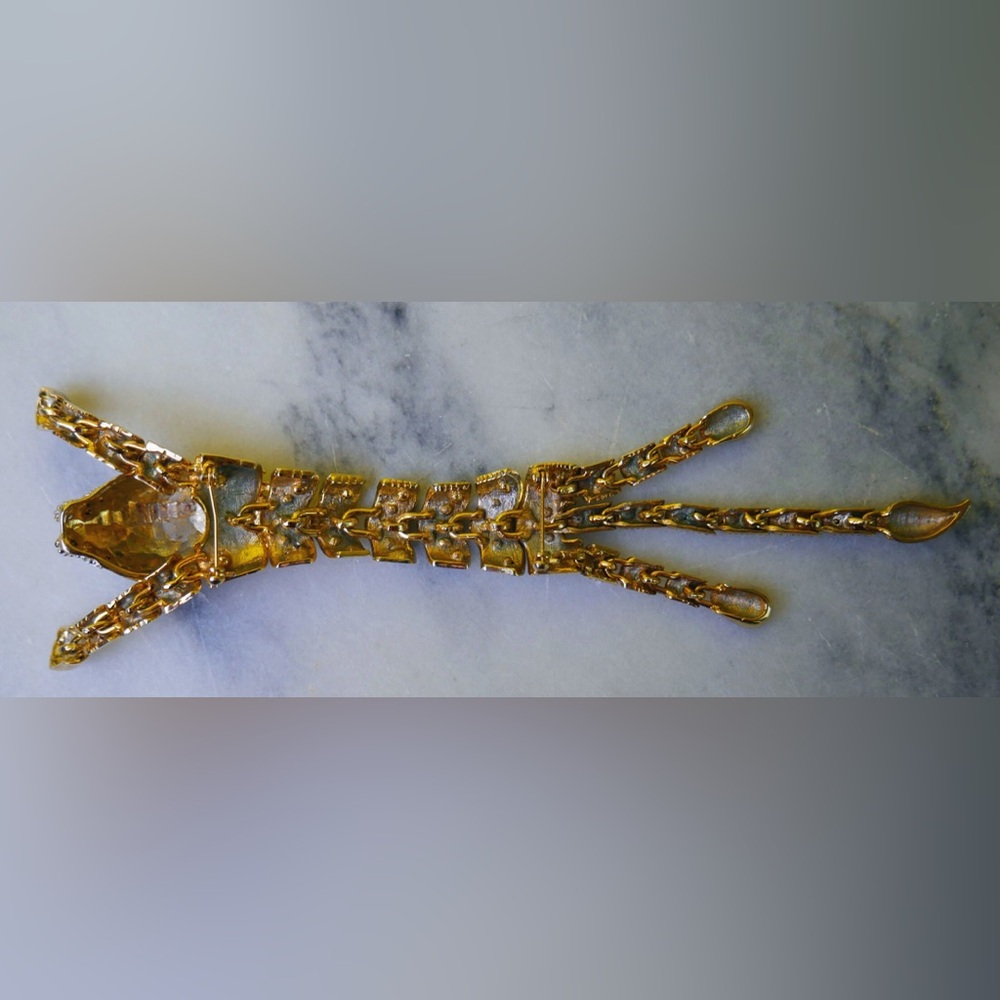 Rhinestone Gold Tone Articulated Lion Brooch - Picture 13 of 16